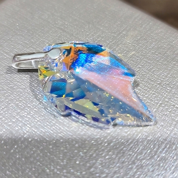 Aurora Borealis Leaf Pendant ā Sterling Silver Crystal Necklace | Northern Light - Picture 1 of 5